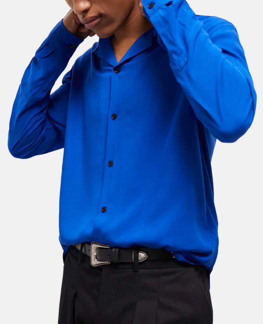 blue shirt