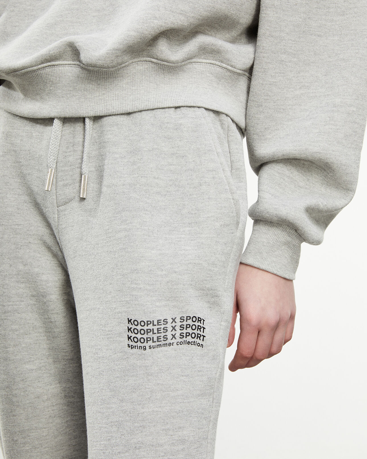 The Kooples FEMME LIGHT GREY MELANGE jogging gris à logo imprimé