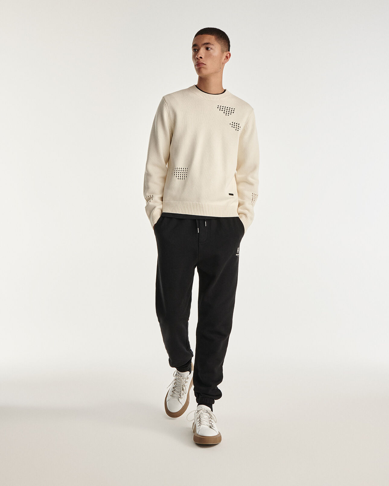 The Kooples HOMME BEIGE pull en laine et coton écru à détails