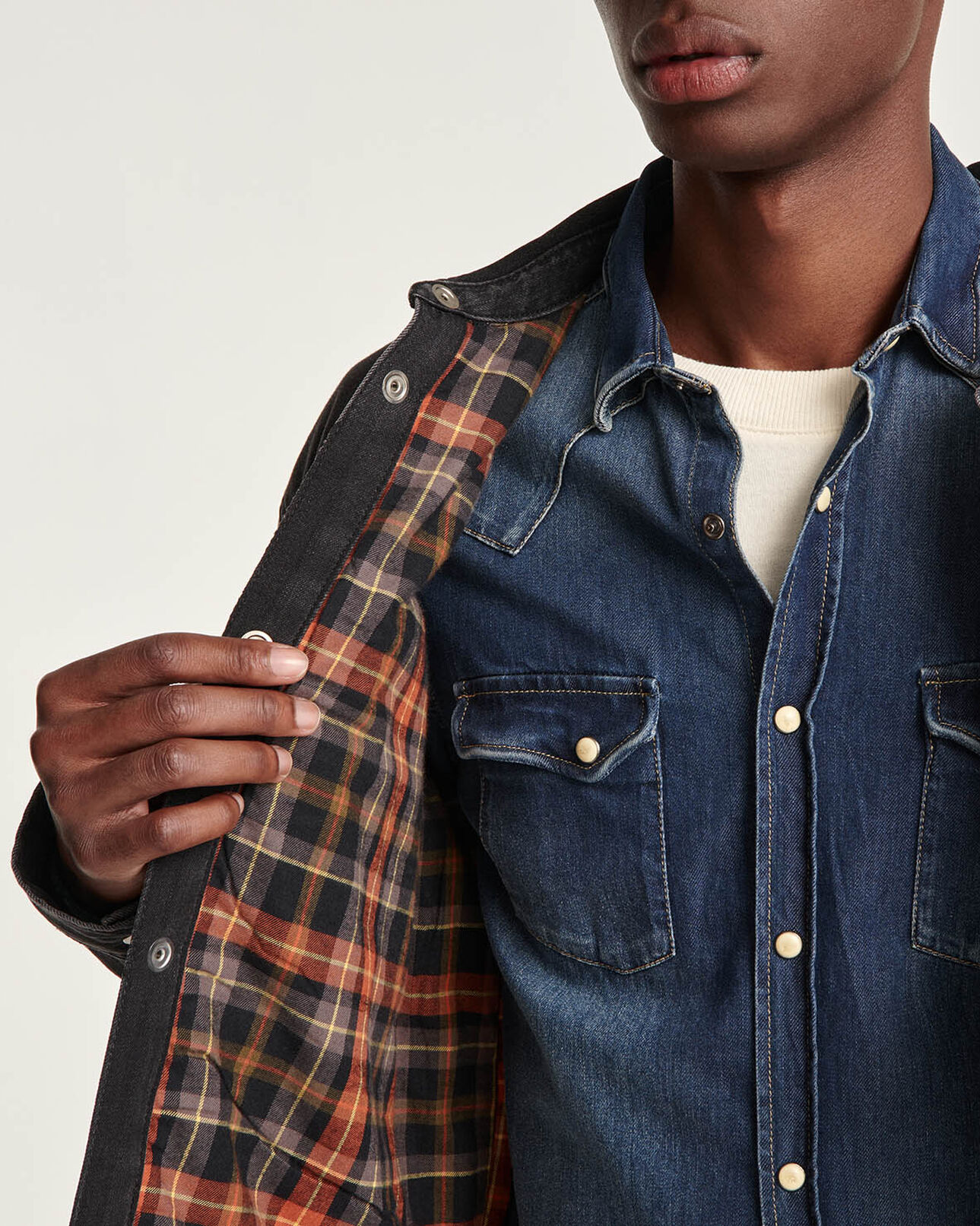 The Kooples HOMME BLACK WASHED chemise jean noir à doublure carreaux