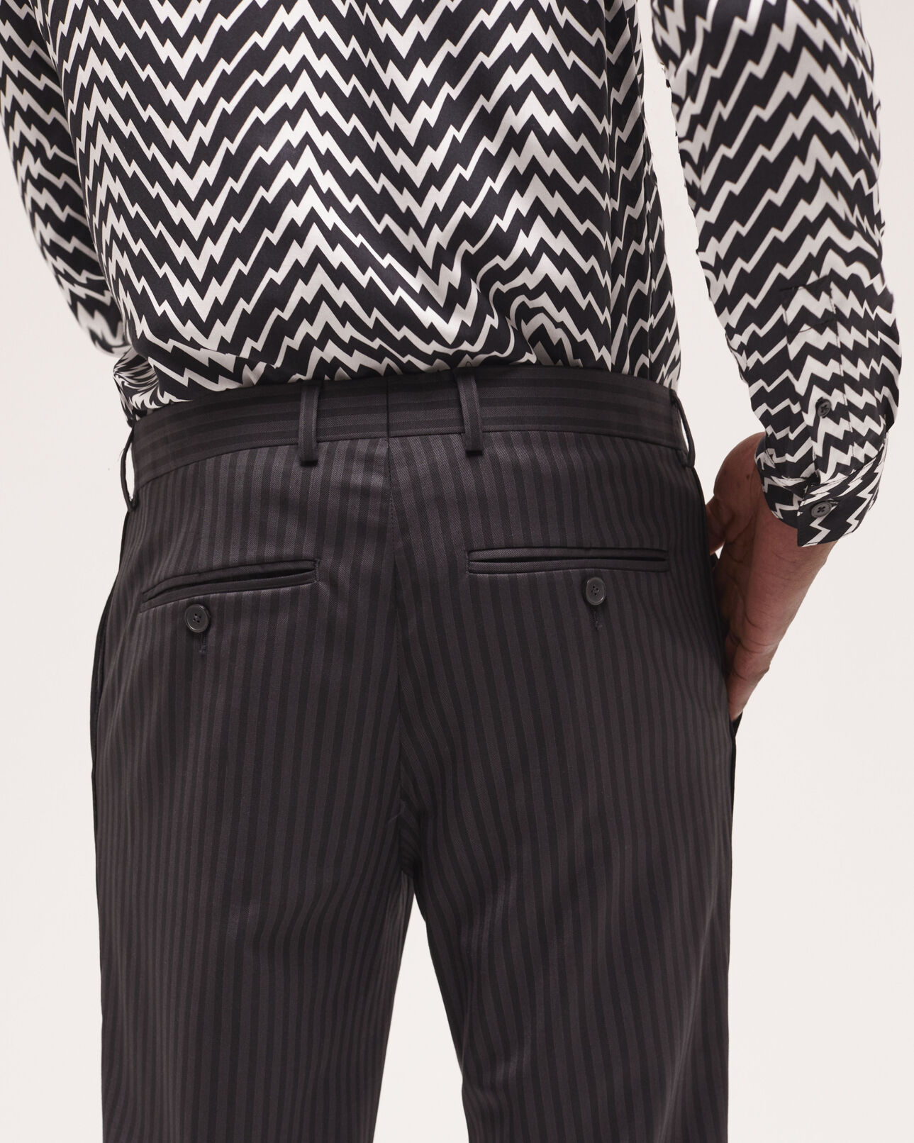 The Kooples HOMME BLACK GREY pantalon de costume en laine à rayures