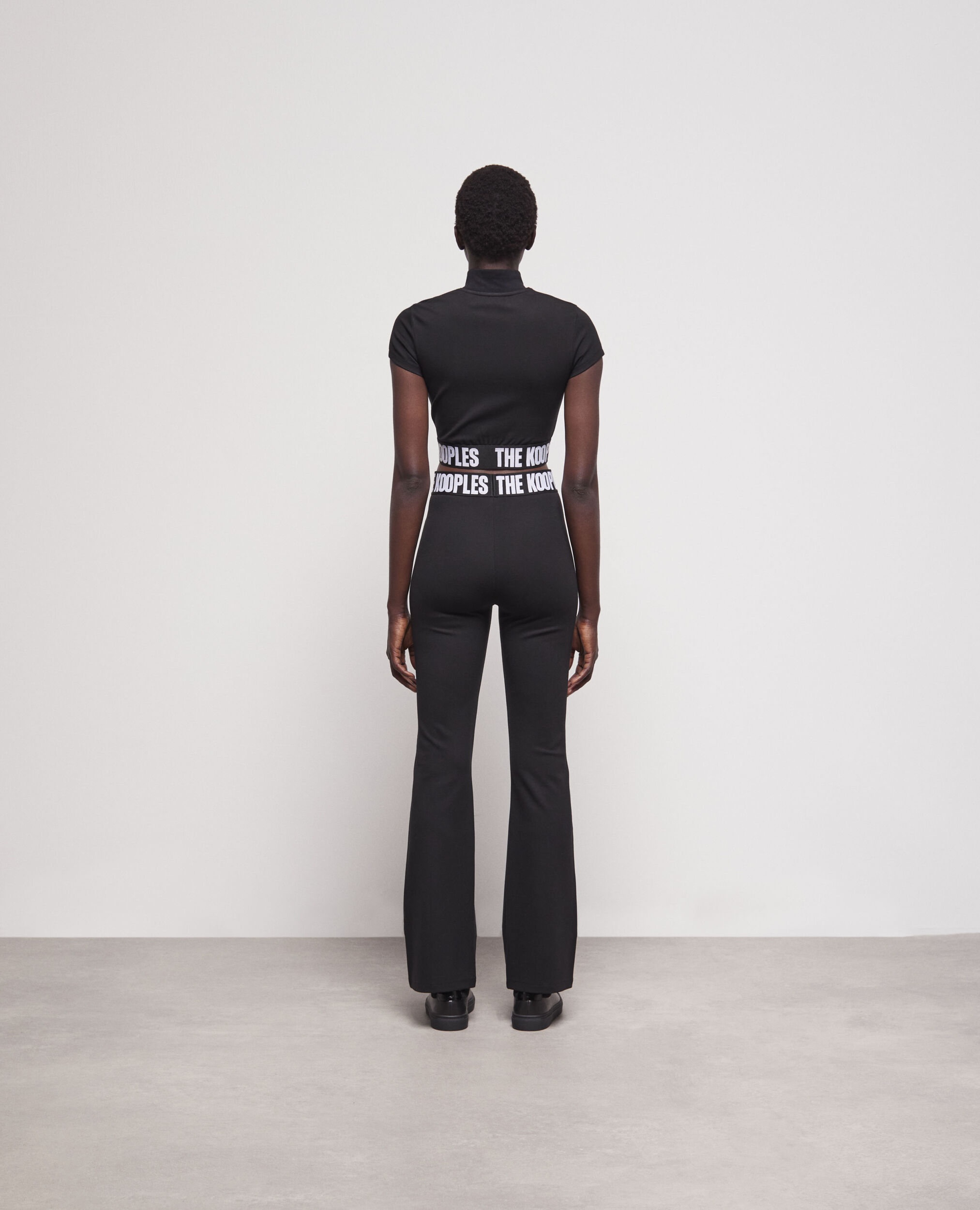 Schwarze ausgestellte Hose mit Logo, BLACK, hi-res image number null