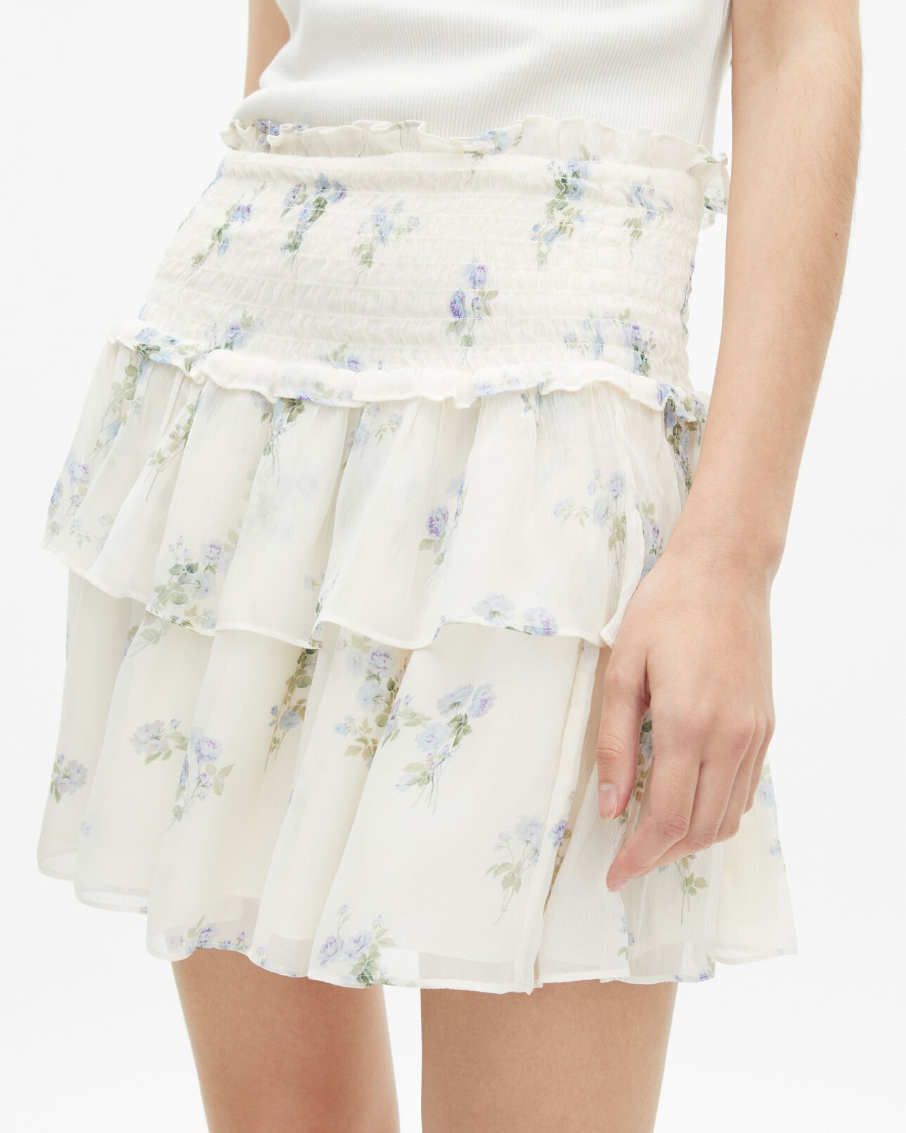 The Kooples FEMME WHITE / SKY BLUE jupe courte à volants imprimé fleuri blanc