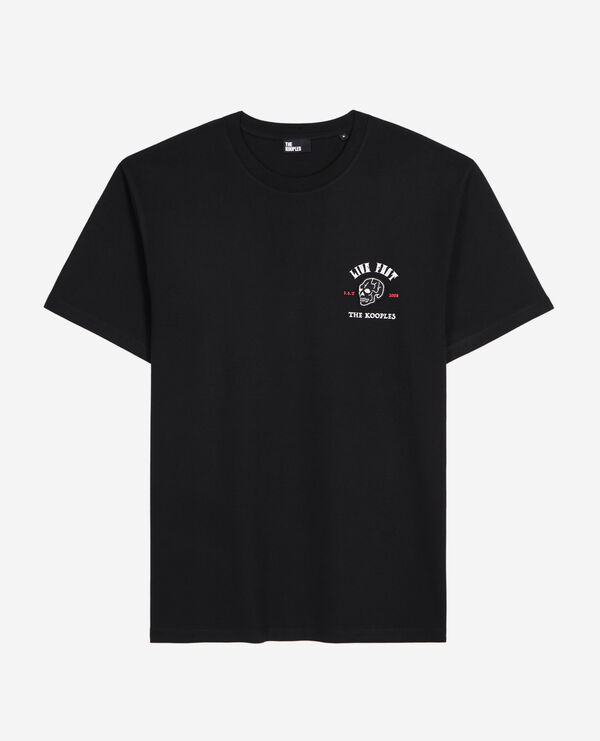 schwarzes t-shirt mit „live fast“-schriftzug
