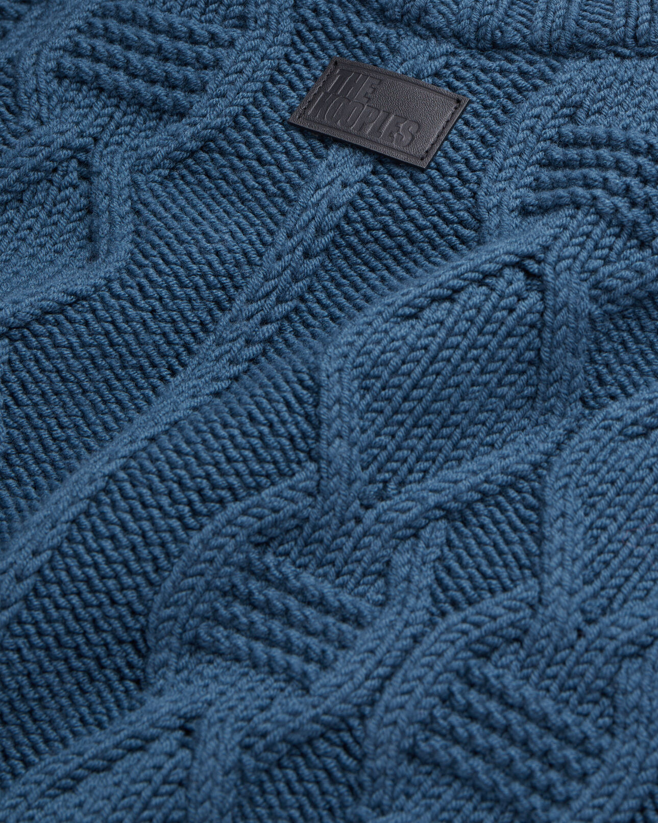 The Kooples HOMME BLUE PETROL pull bleu en laine torsadée