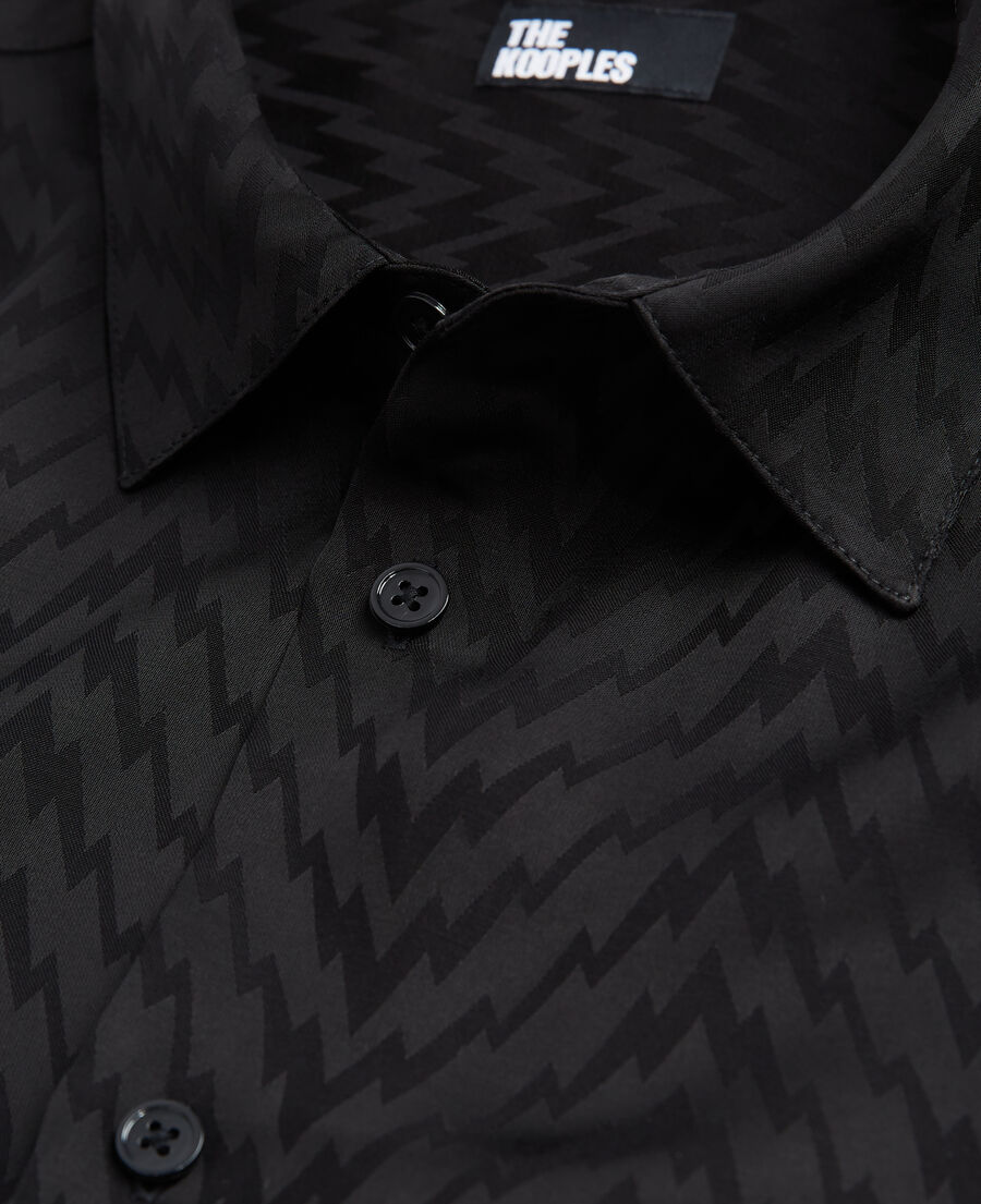 schwarzes hemd mit jacquard-muster