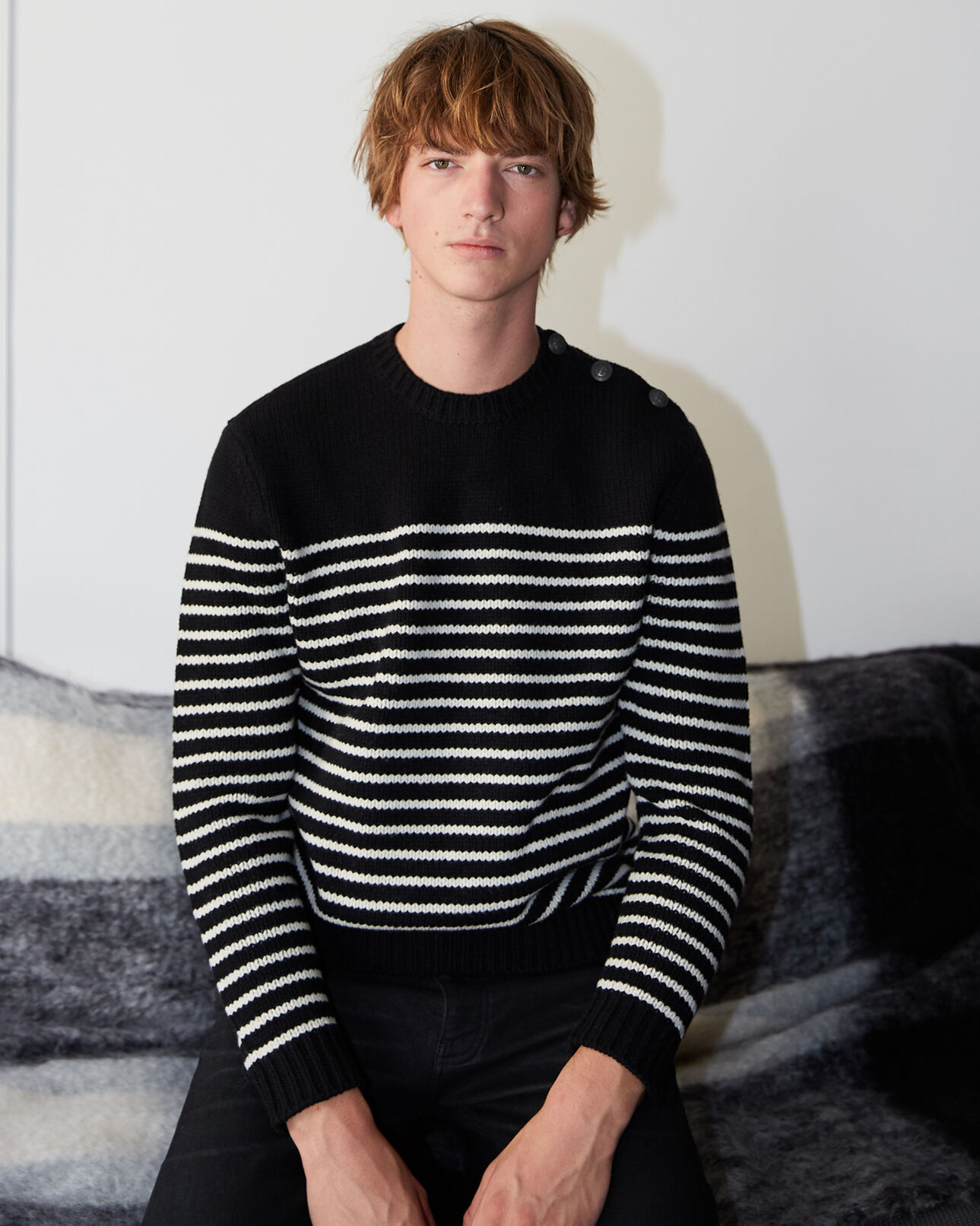The Kooples HERREN ECRU BLACK STRIPES gestreifter pullover aus wolle mit knöpfen