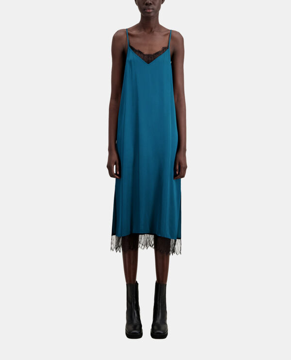 robe nuisette longue bleue avec détails en dentelle