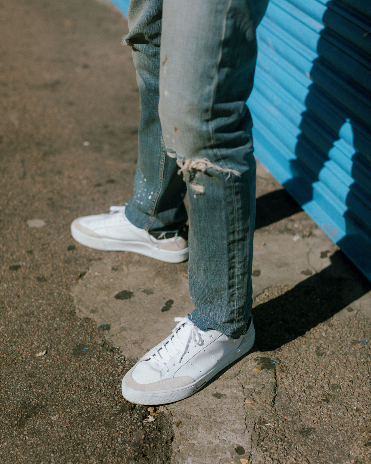 The Kooples HOMME BLUE DENIM jean bleu clair délavé détails destroy