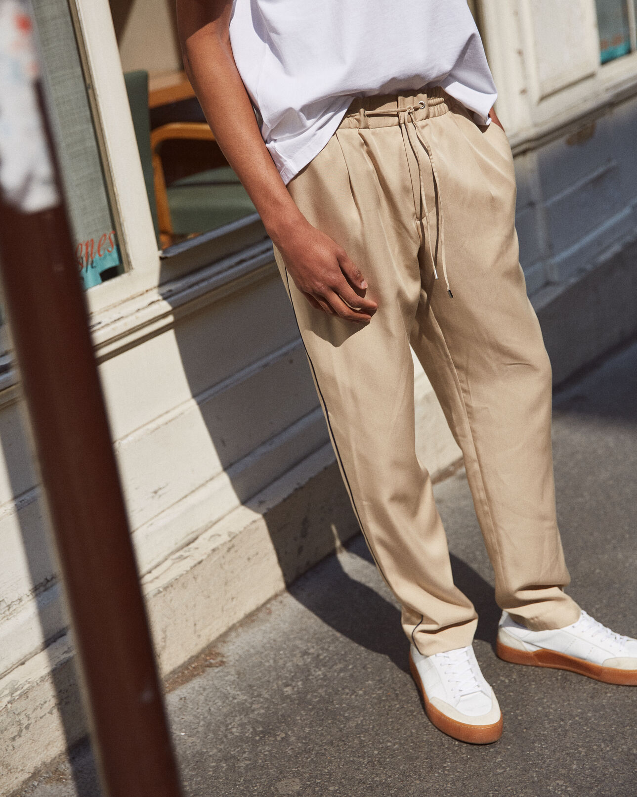 The Kooples MEN VIGOGNE MELANGE/DARK NAVY loose, beige cotton twill trousers with woven blue piping