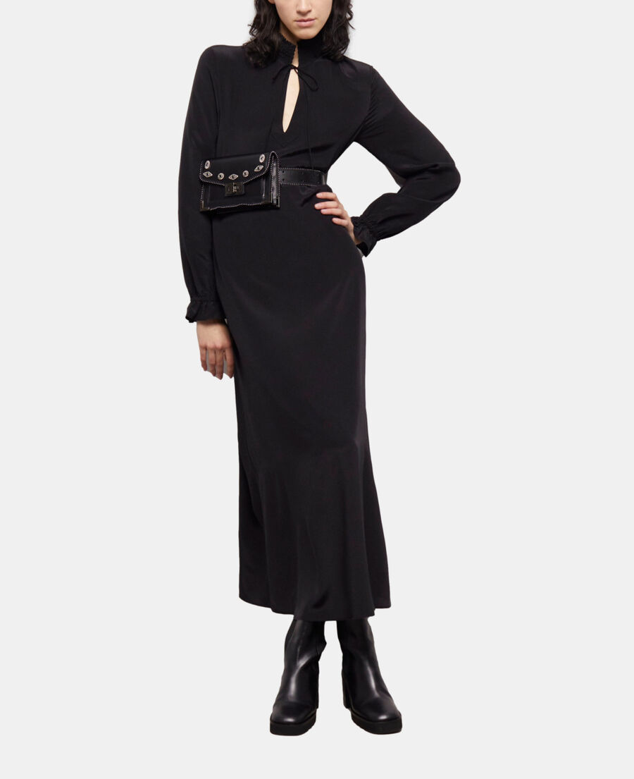 langes, schwarzes kleid aus seide
