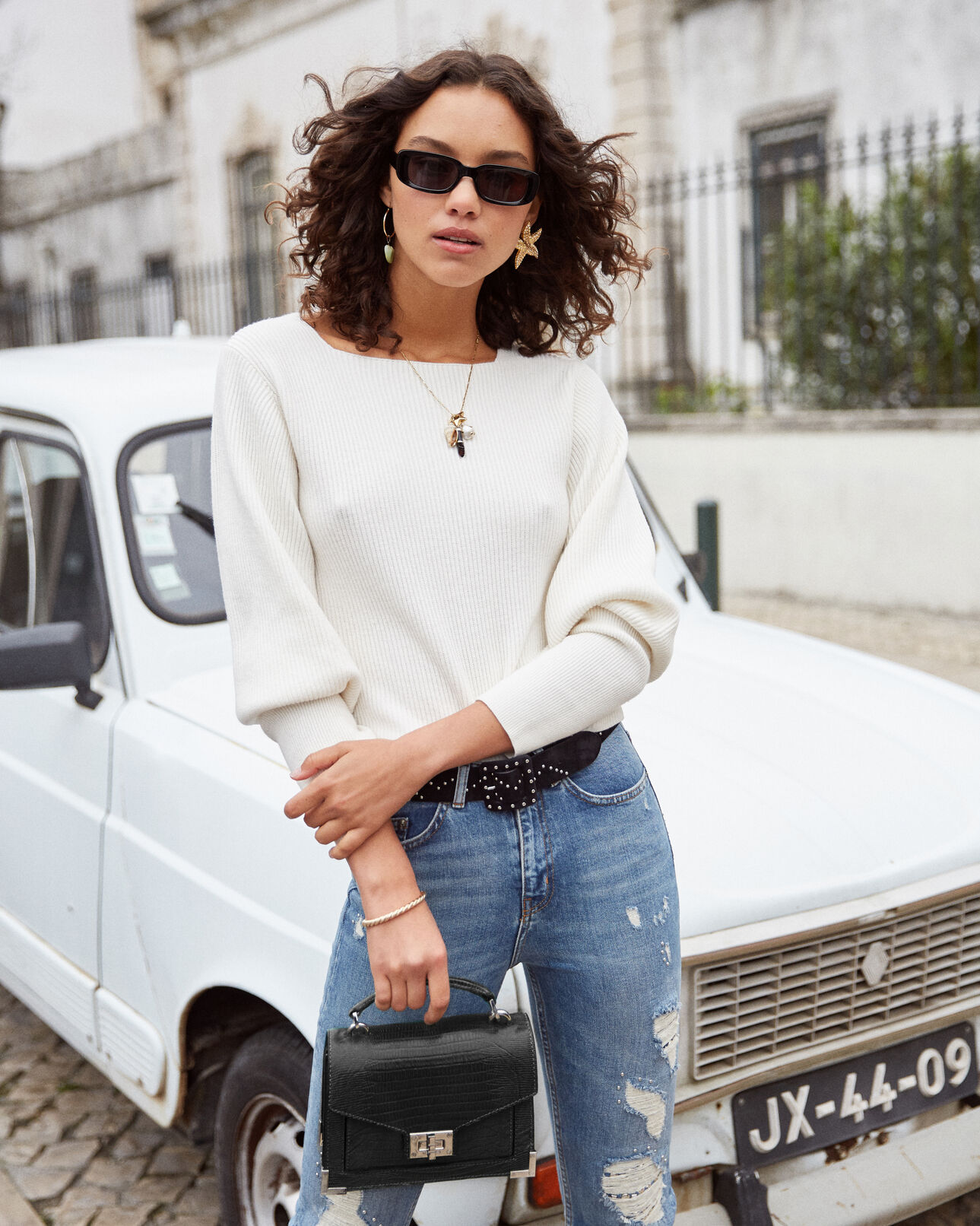 The Kooples DAMEN BLUE DENIM relaxed fit-jeans mit destroyed-details und mini-nieten
