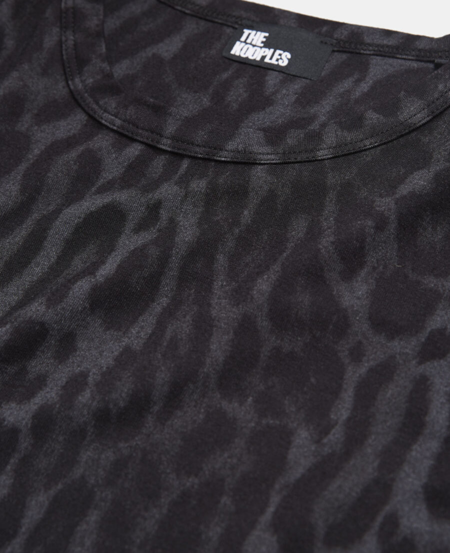 gray cotton t-shirt with leopard print