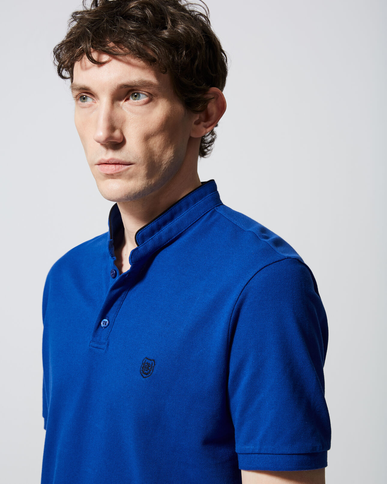 The Kooples HOMME SONIC BLUE / BLACK polo bleu col officier slim