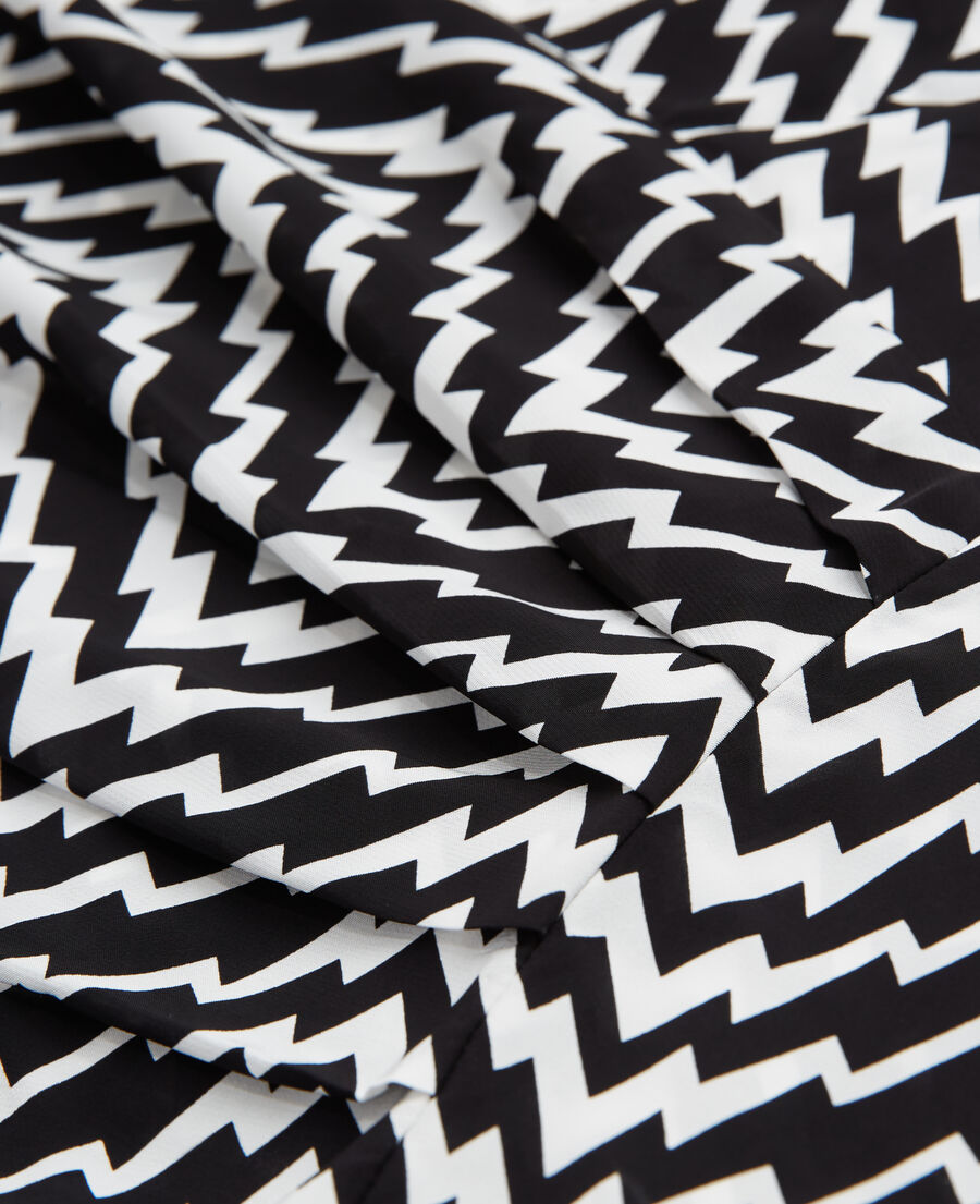 robe courte imprimée zigzag noire et blanche