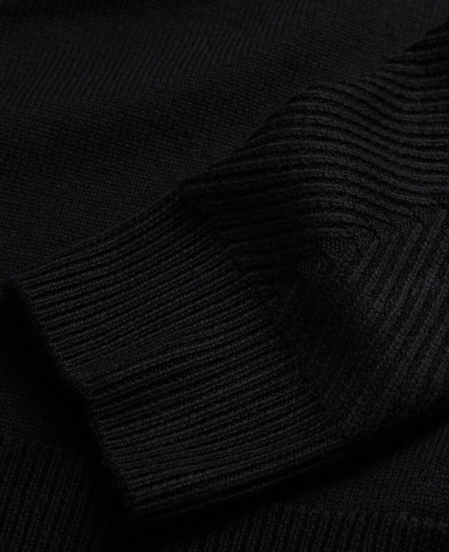 pullover aus schwarzer wolle