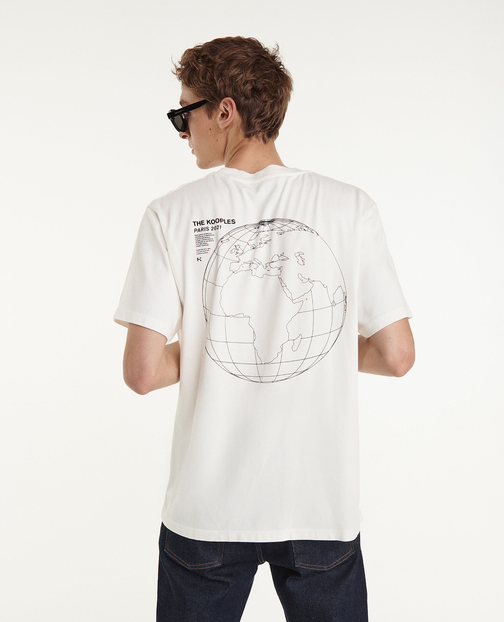 T shirt globe store