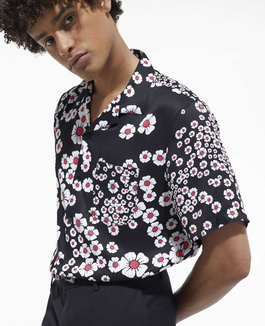 camisa floral con cuello hawaiano