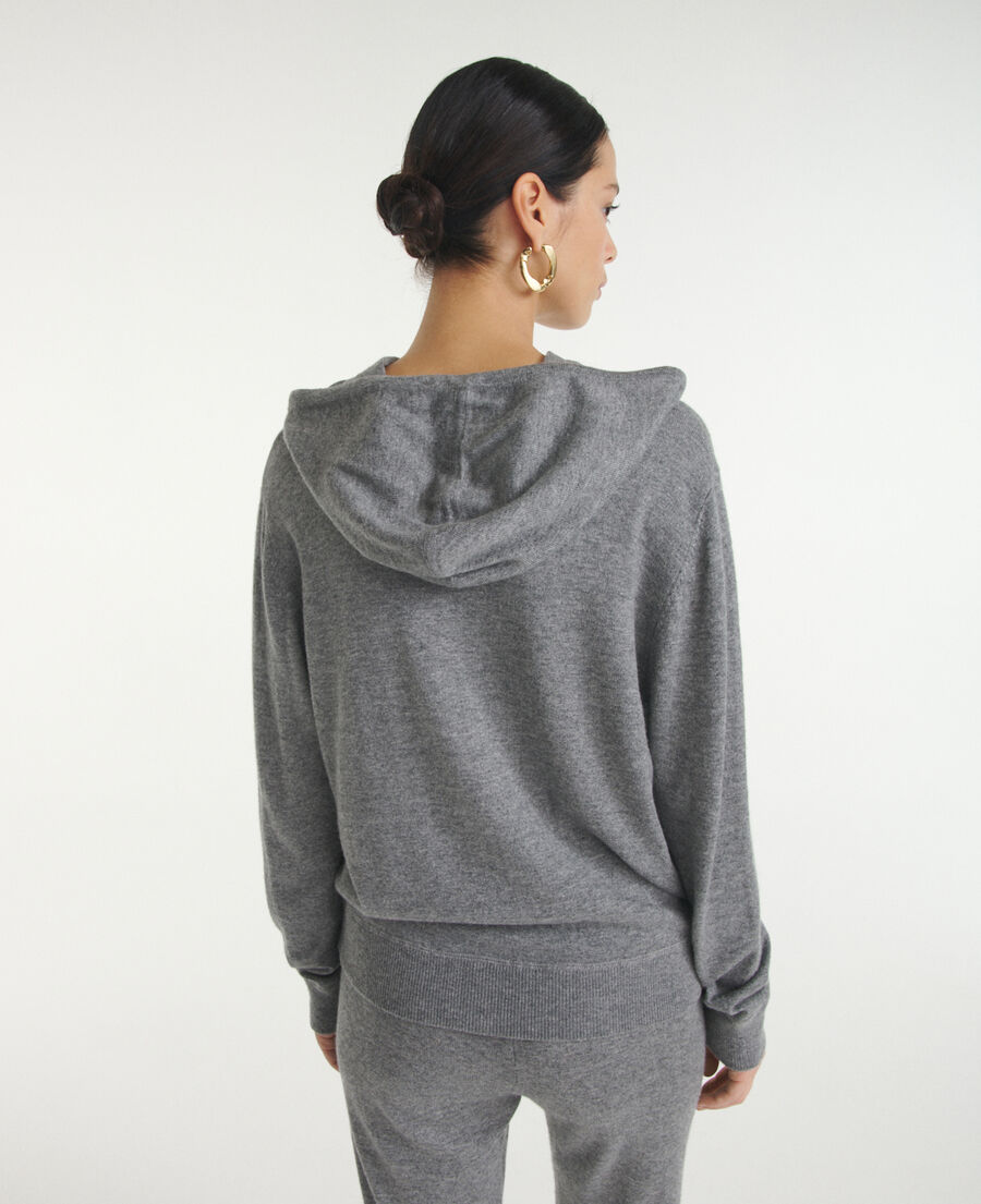 gray knit hoodie