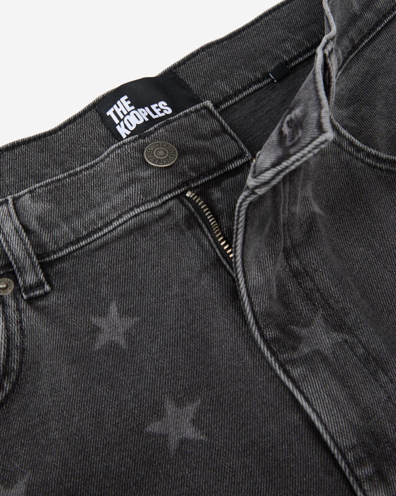 The Kooples HOMME BLACK WASHED jean droit imprimé étoiles