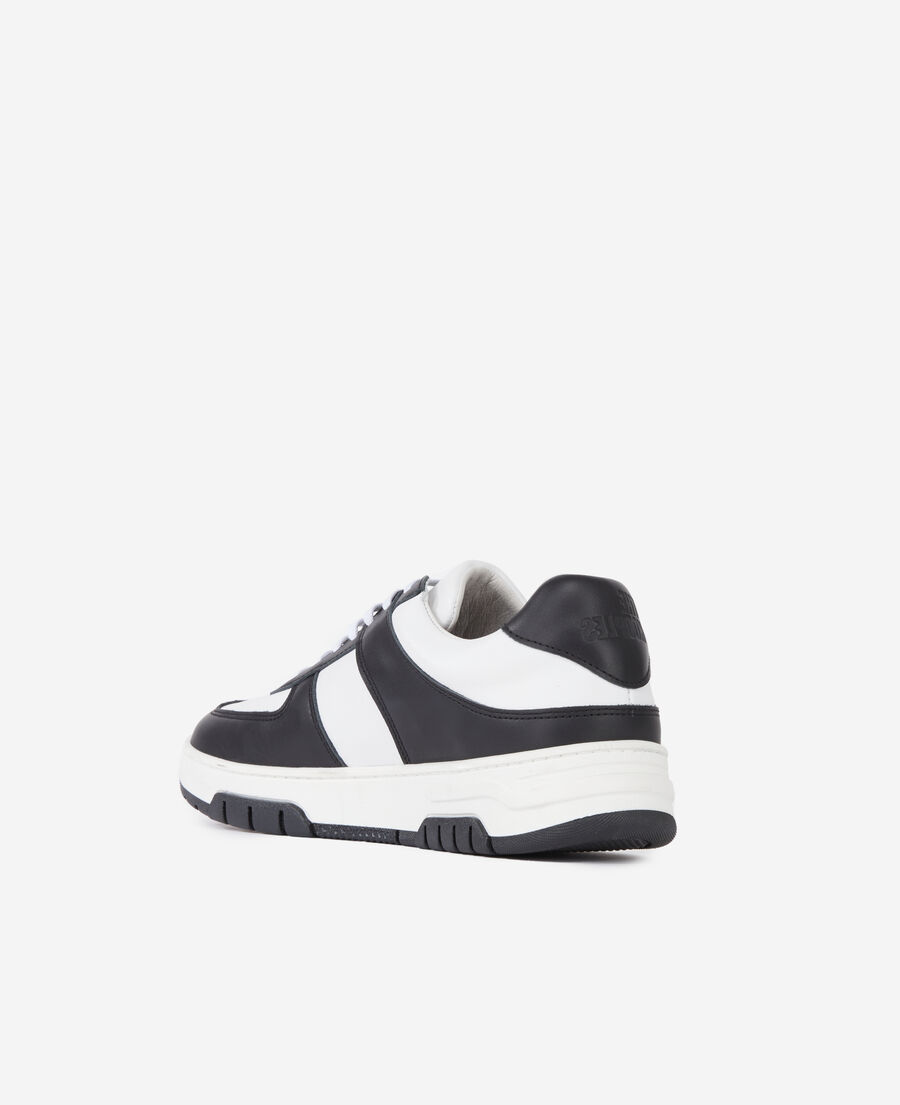 baskets noires et blanches