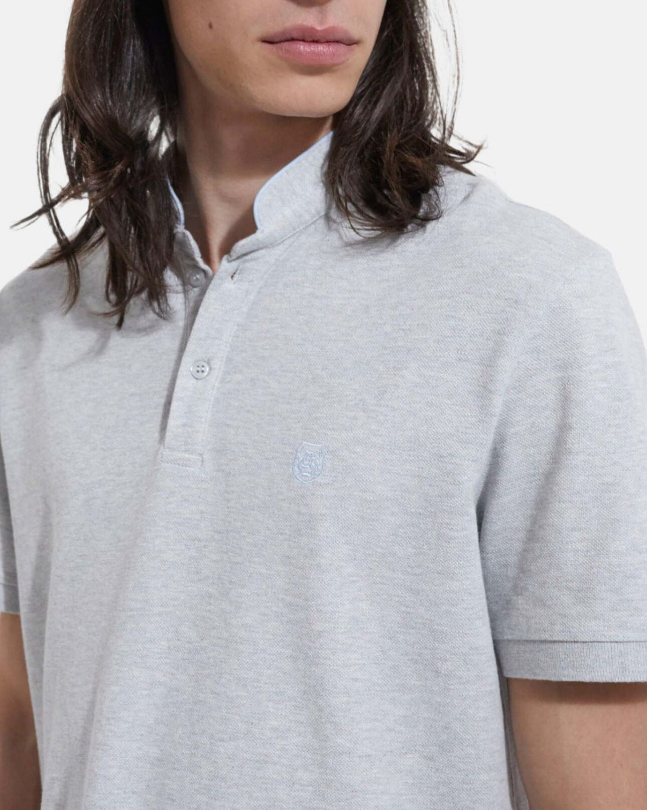The Kooples HOMME LIGHT GREY MELANGE / BLUE polo gris clair coton col officier brodé
