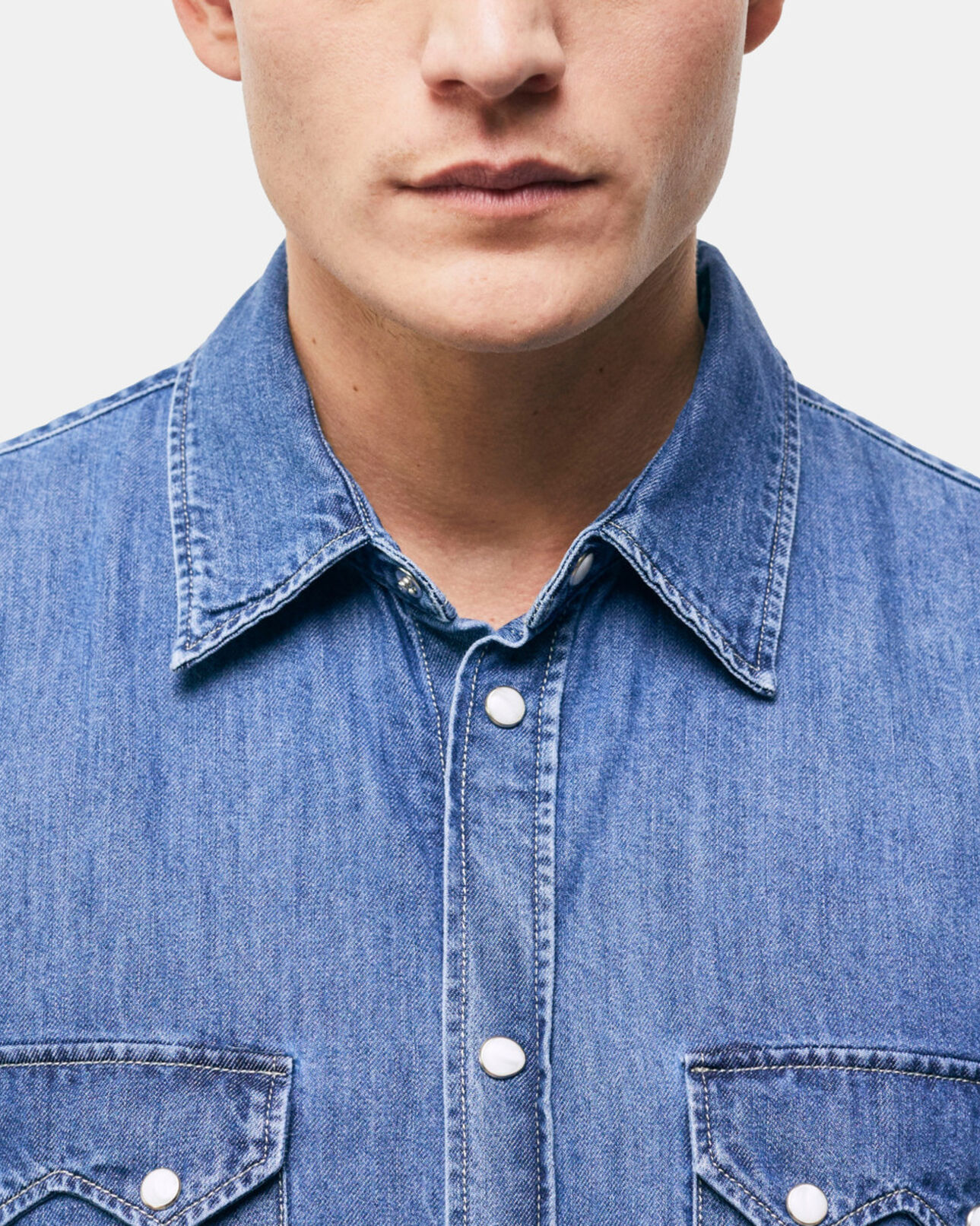 The Kooples HOMME BLUE DENIM chemise col classique en jean bleue