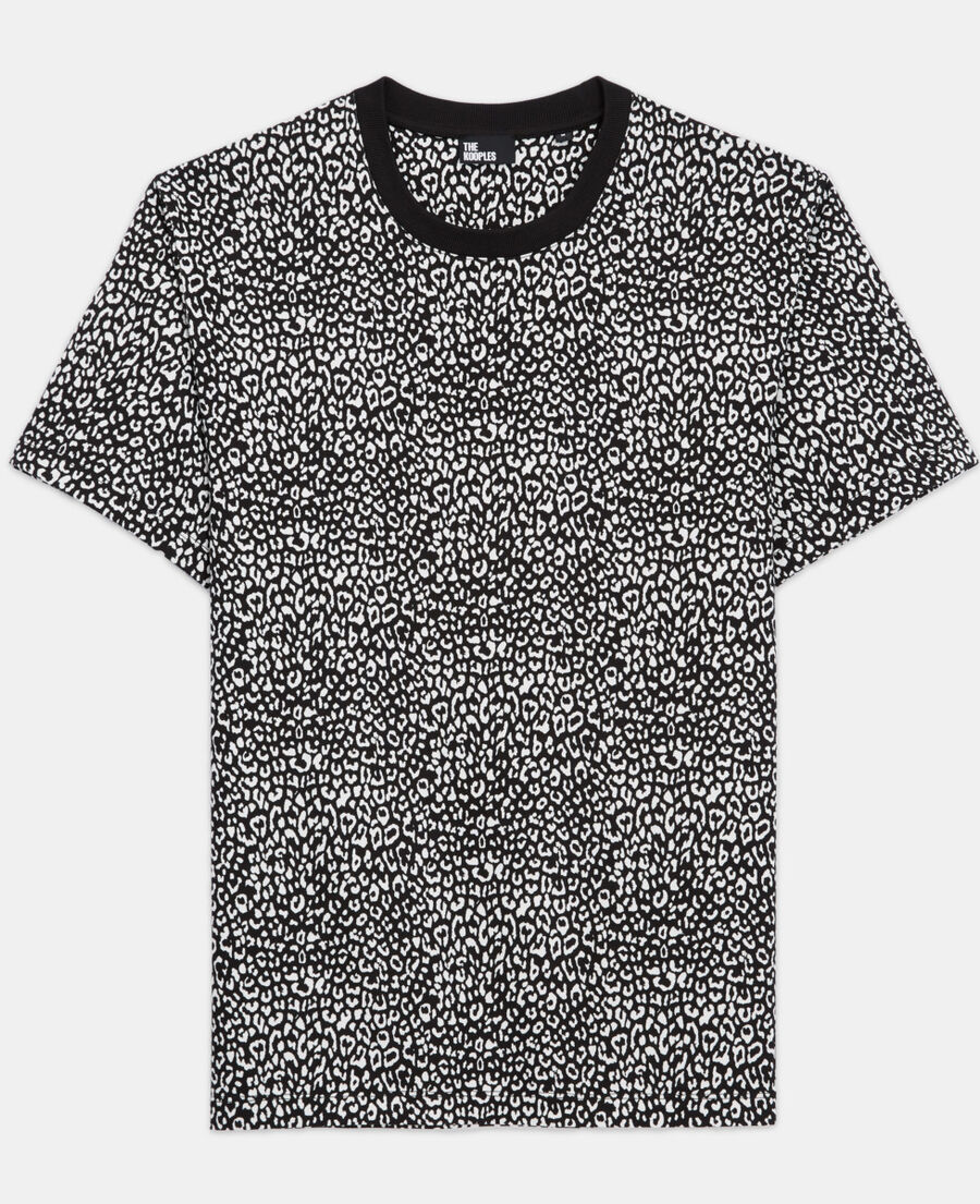 schwarzes t-shirt mit leopardenmuster