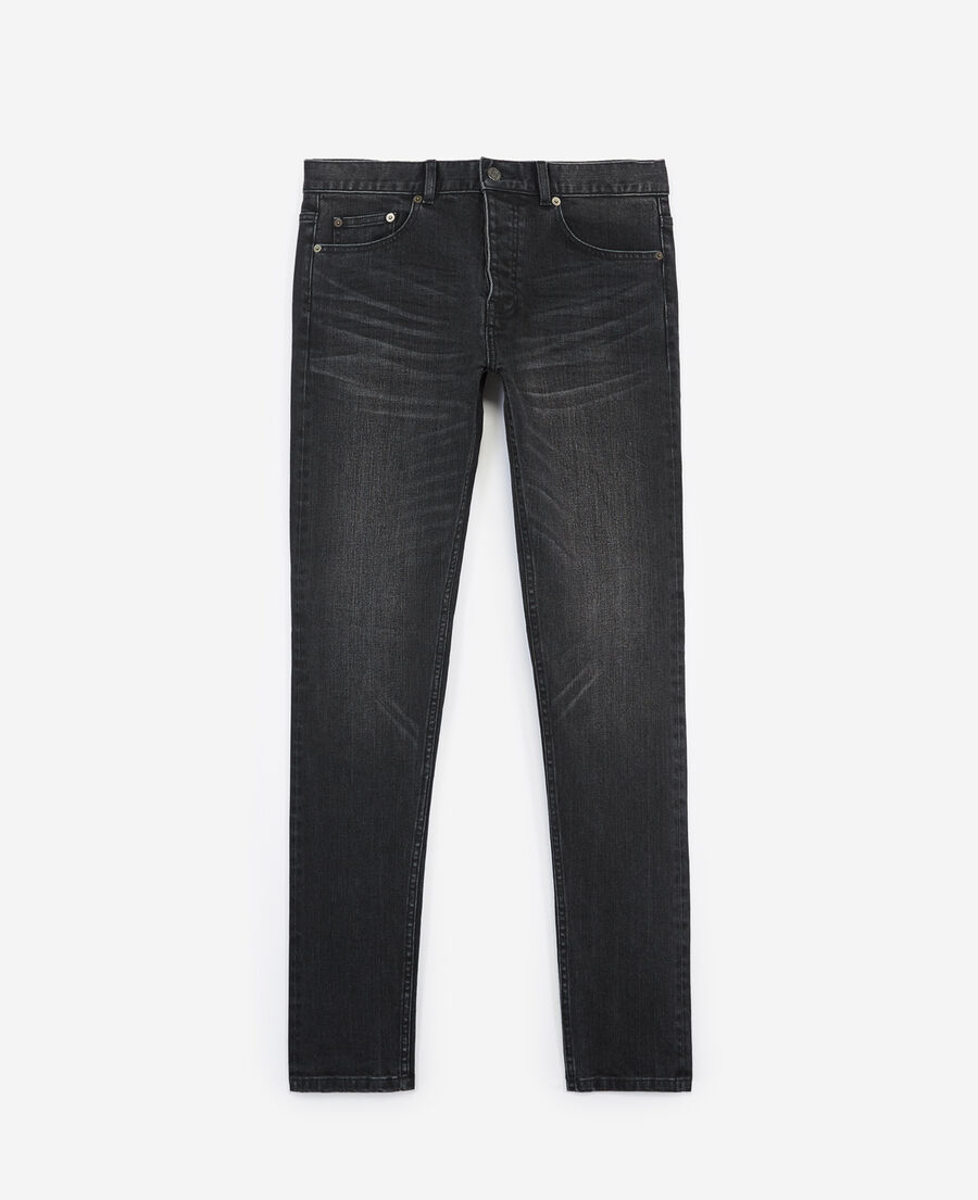 schwarze, verwaschene jeans in slim-fit-passform