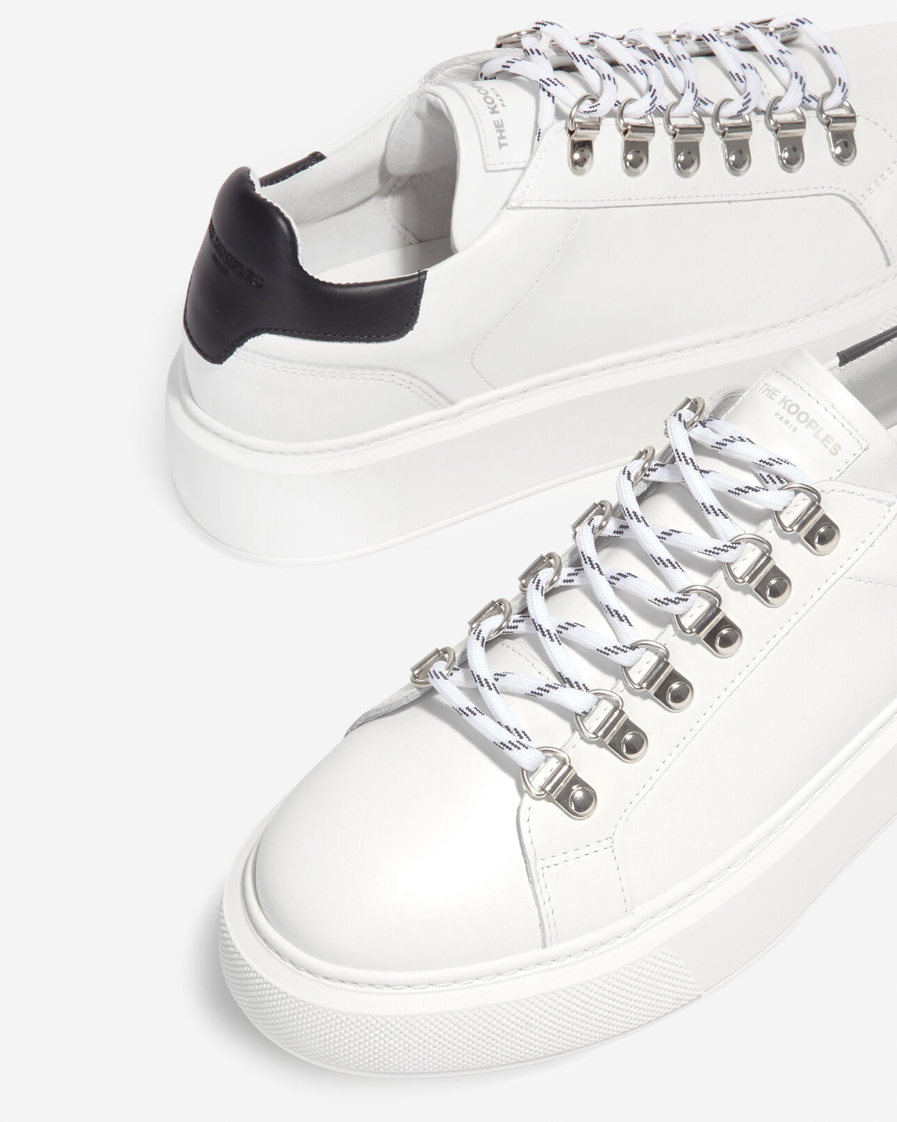 The Kooples FEMME WHITE / BLACK baskets blanches cuir lisse détail noir