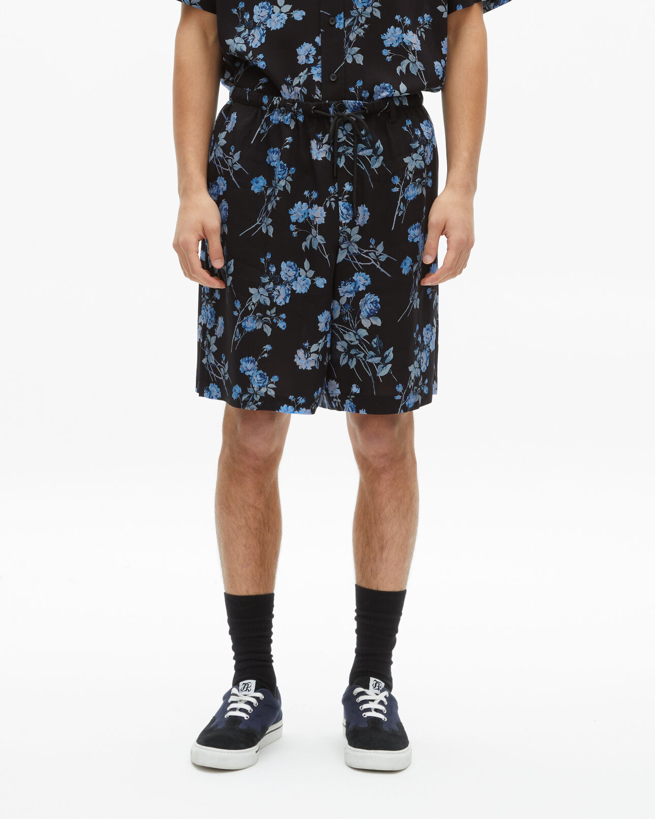The Kooples HERREN BLACK BLUE bermuda-shorts mit blumenprint schwarz