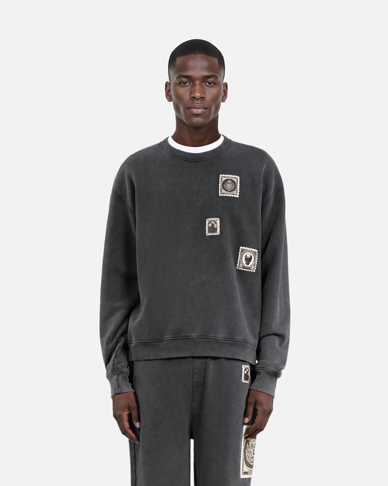 The Kooples HOMME BLACK WASHED sweatshirt avec patchs noir