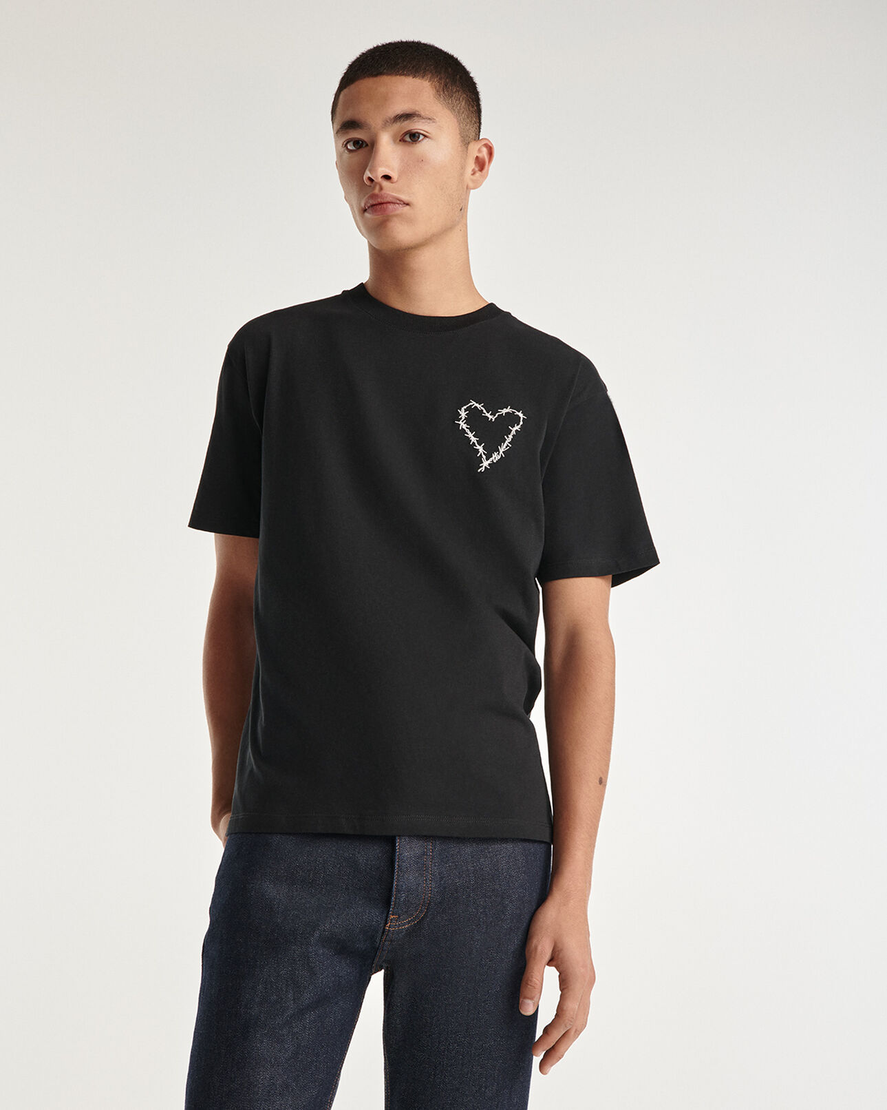 The Kooples HOMME BLACK t-shirt noir coton à broderie cœur
