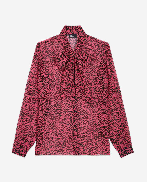 pink leopard-print shirt