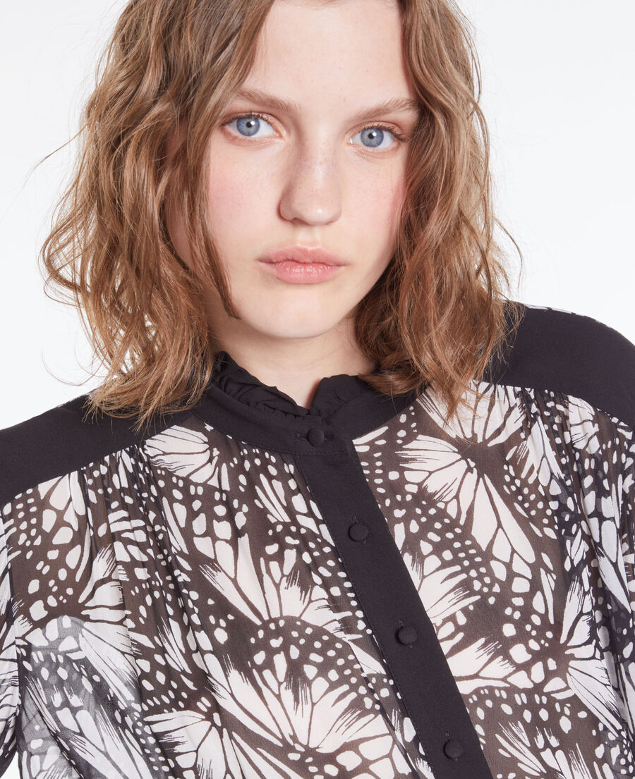 bedrucktes top mit kontrastdetails