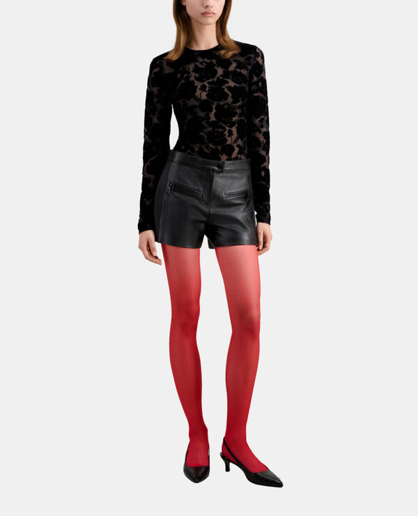 short en cuir noir avec nervures