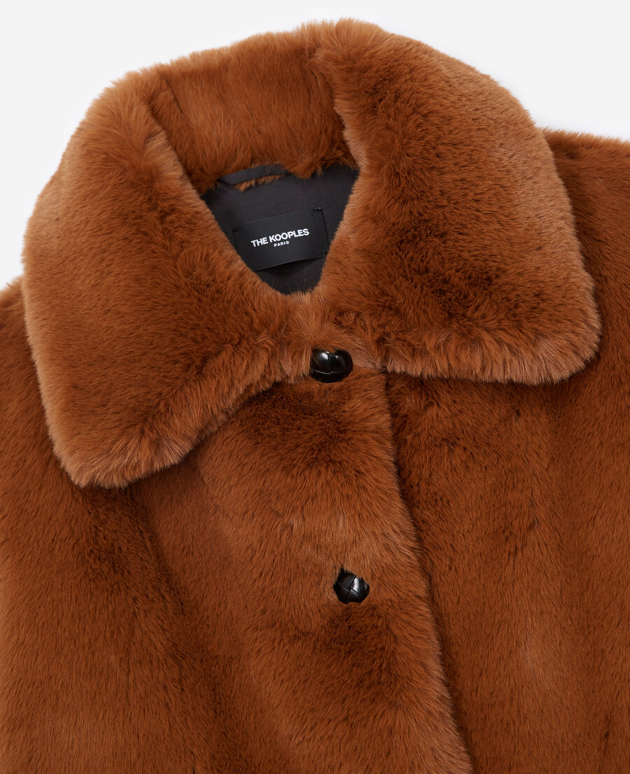 abrigo pelo sintético marrón detalles piel
