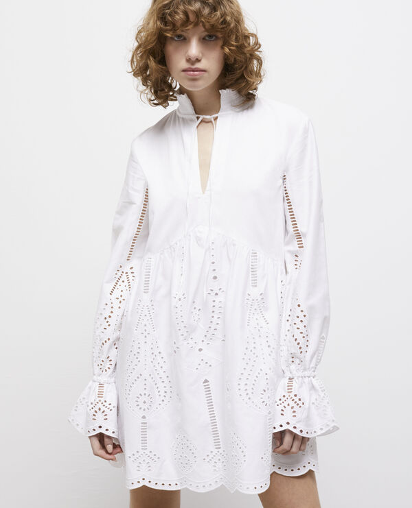robe courte blanche avec broderie anglaise
