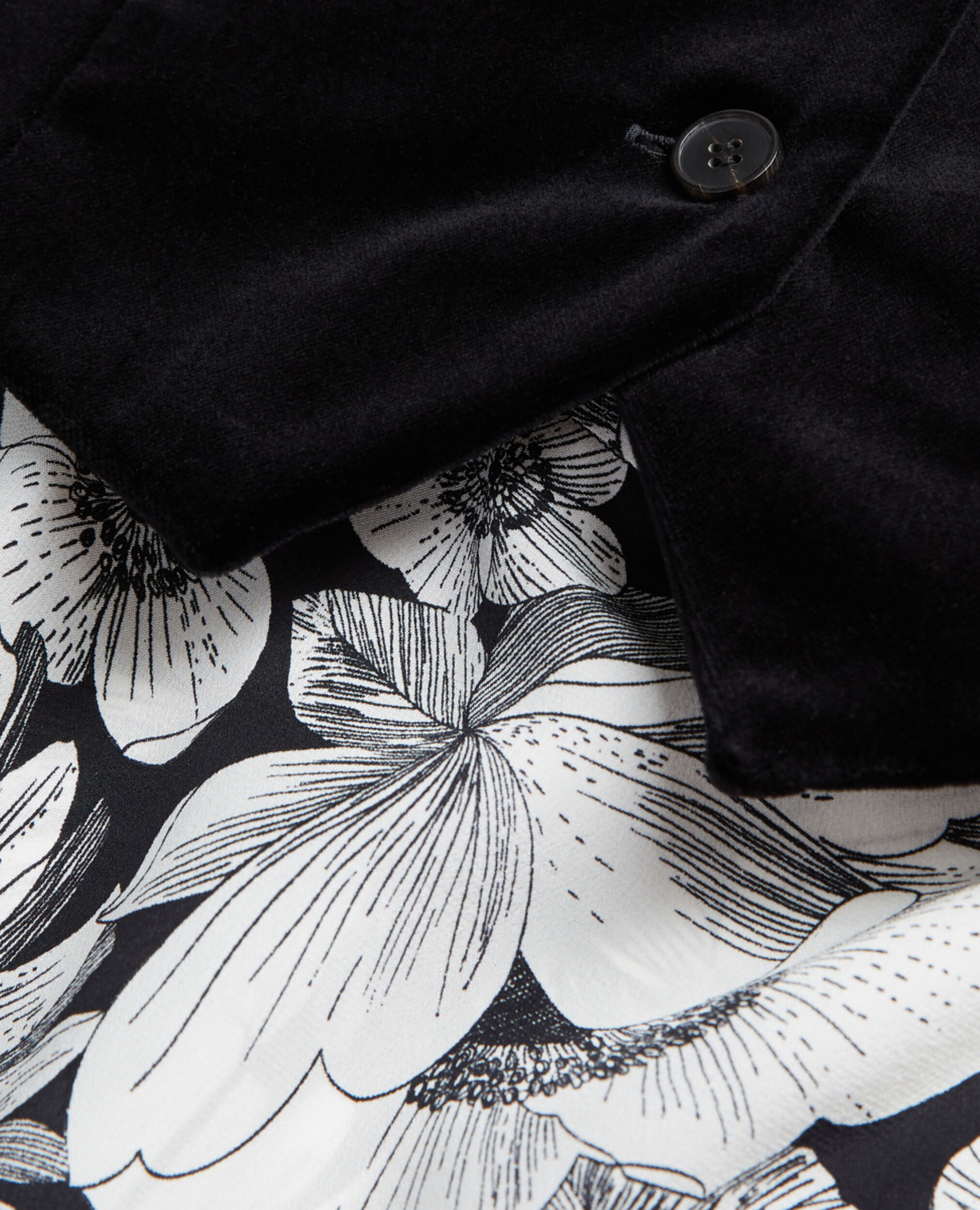Langes Seidenkleid mit Blumenmotiv, BLACK WHITE, hi-res image number null
