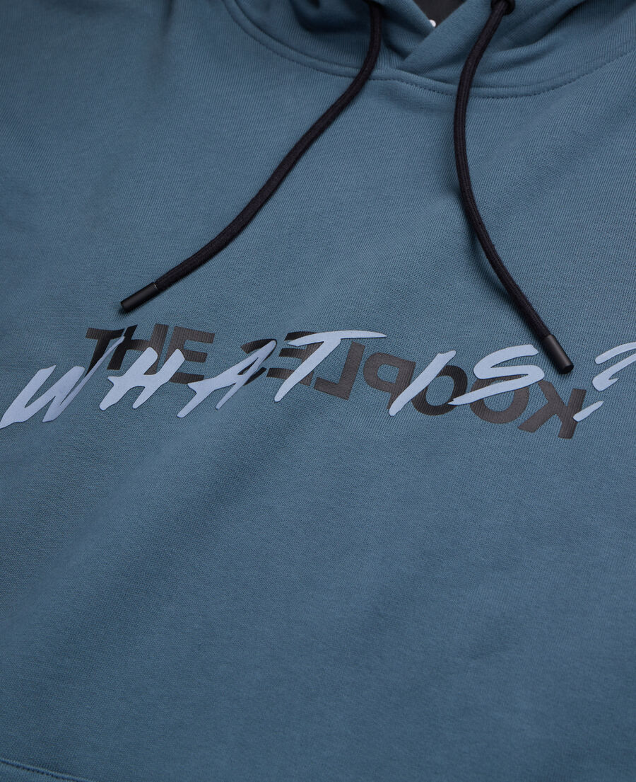 dunkelblaues kapuzensweatshirt „what is“