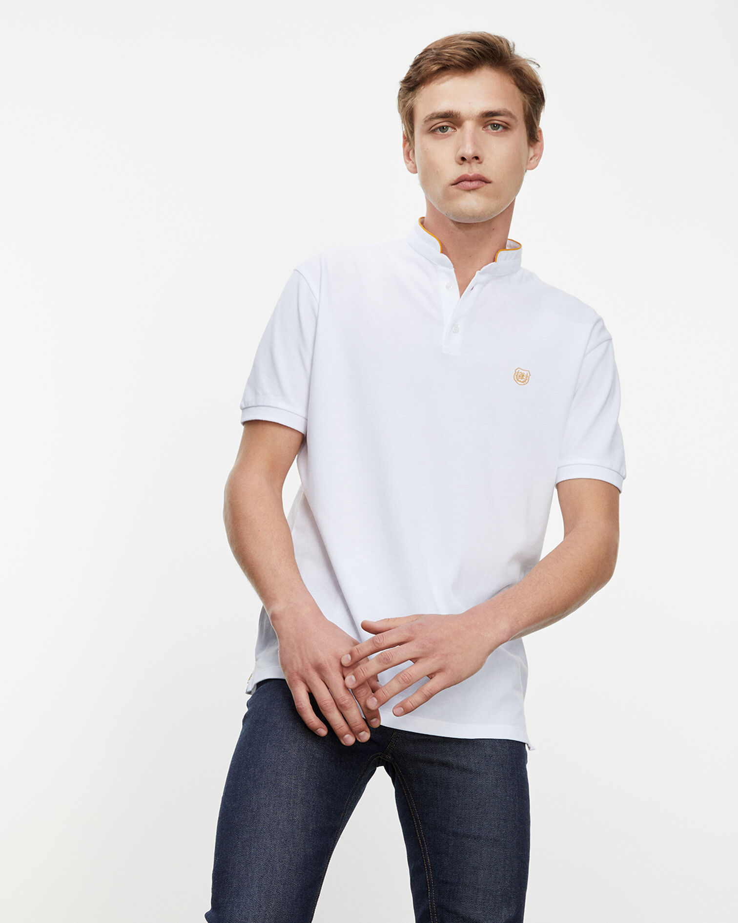White cotton polo shirt with gold badge, SNOW WHITE, hi-res image number null