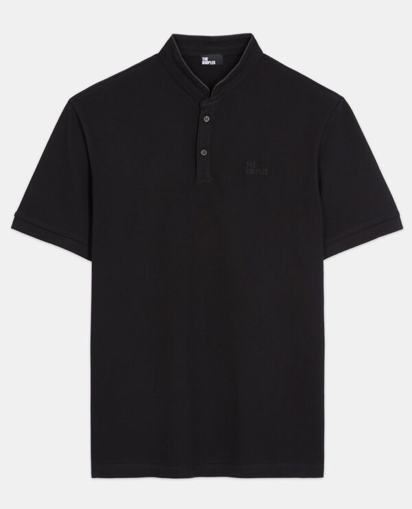 schwarzes poloshirt