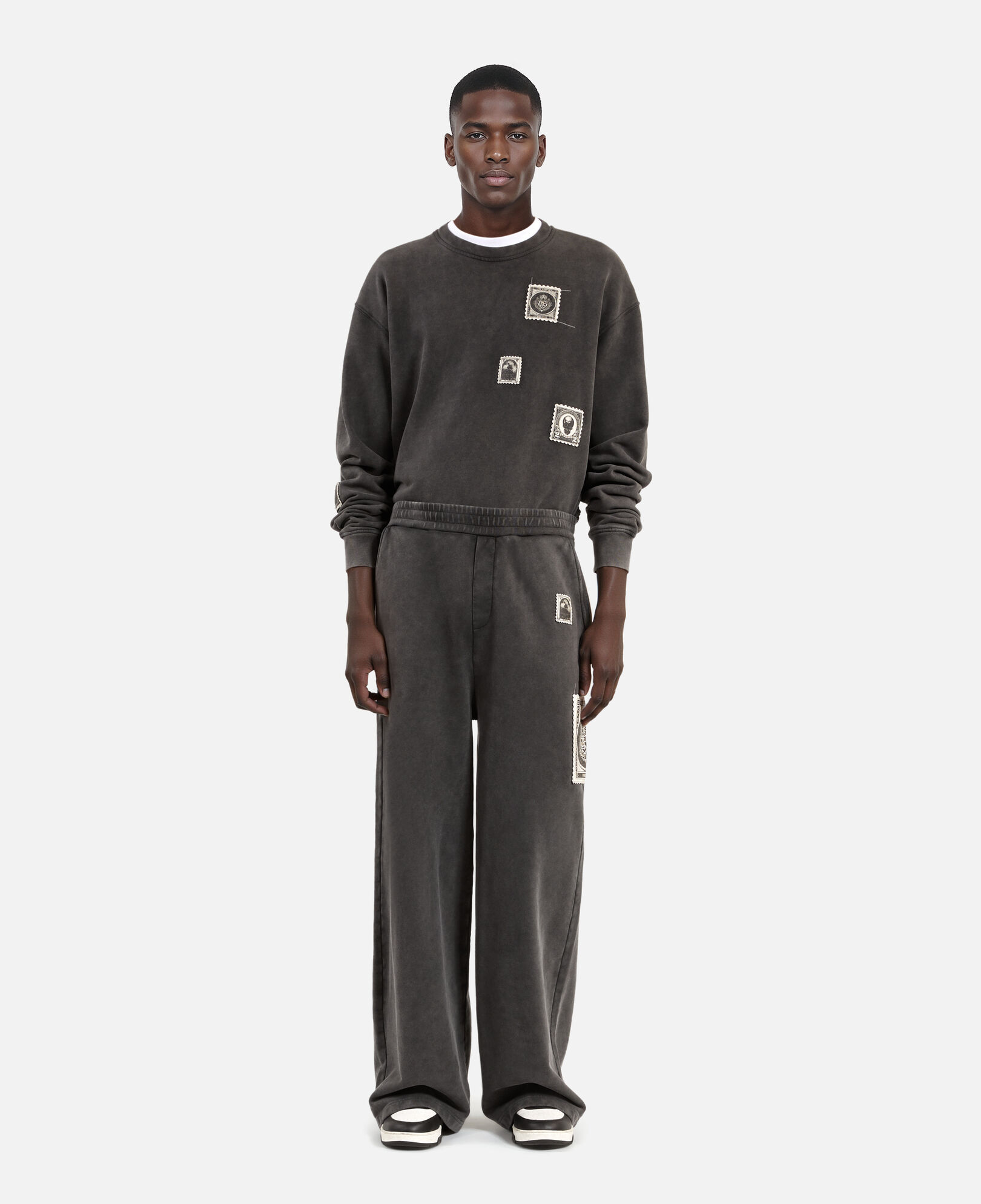 The Kooples HOMME BLACK WASHED bas de jogging droit avec patchs noir