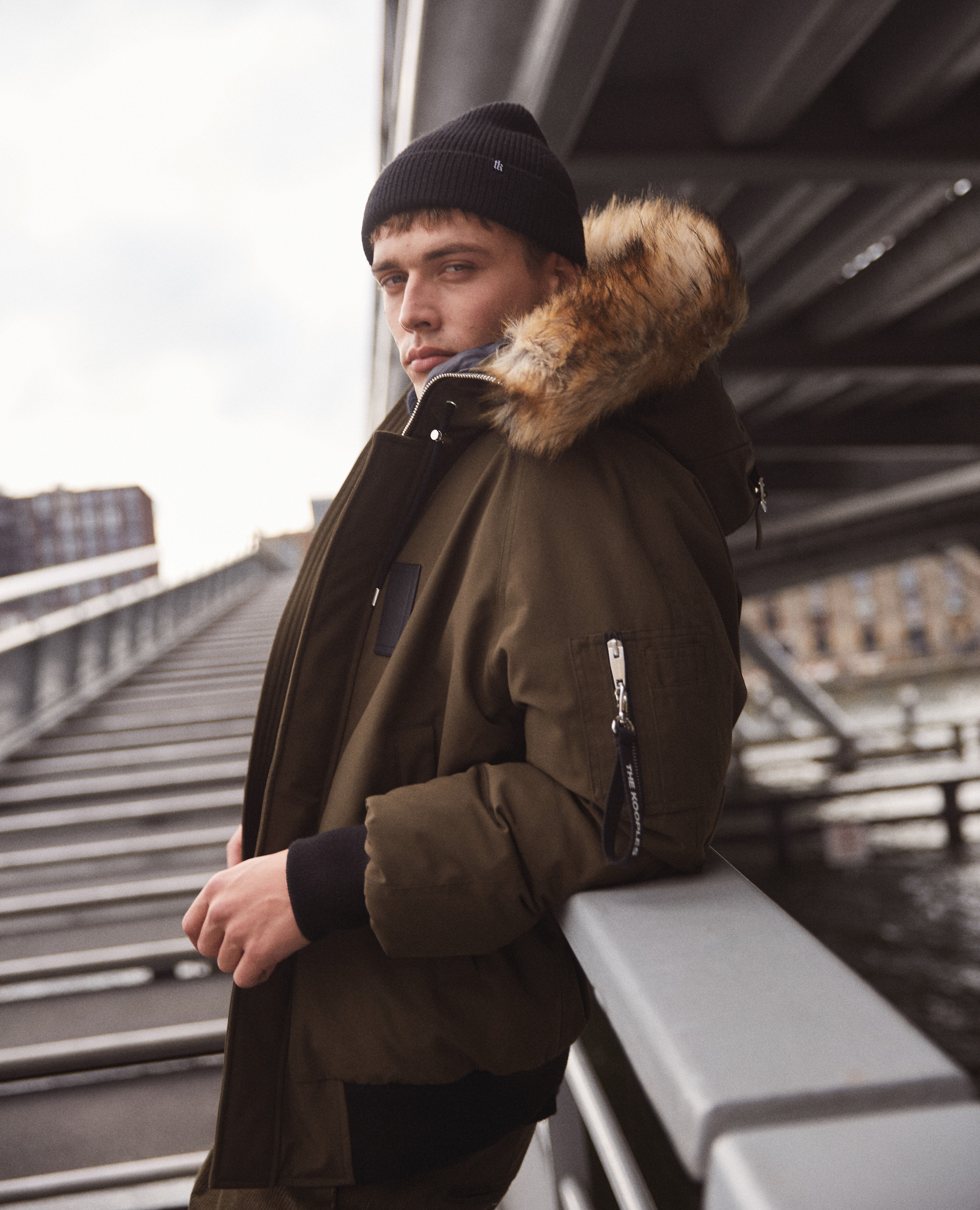 Short khaki down jacket