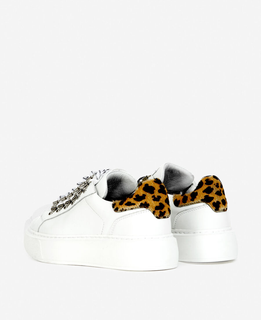 zapatillas de piel lisa blanca con detalle de leopardo