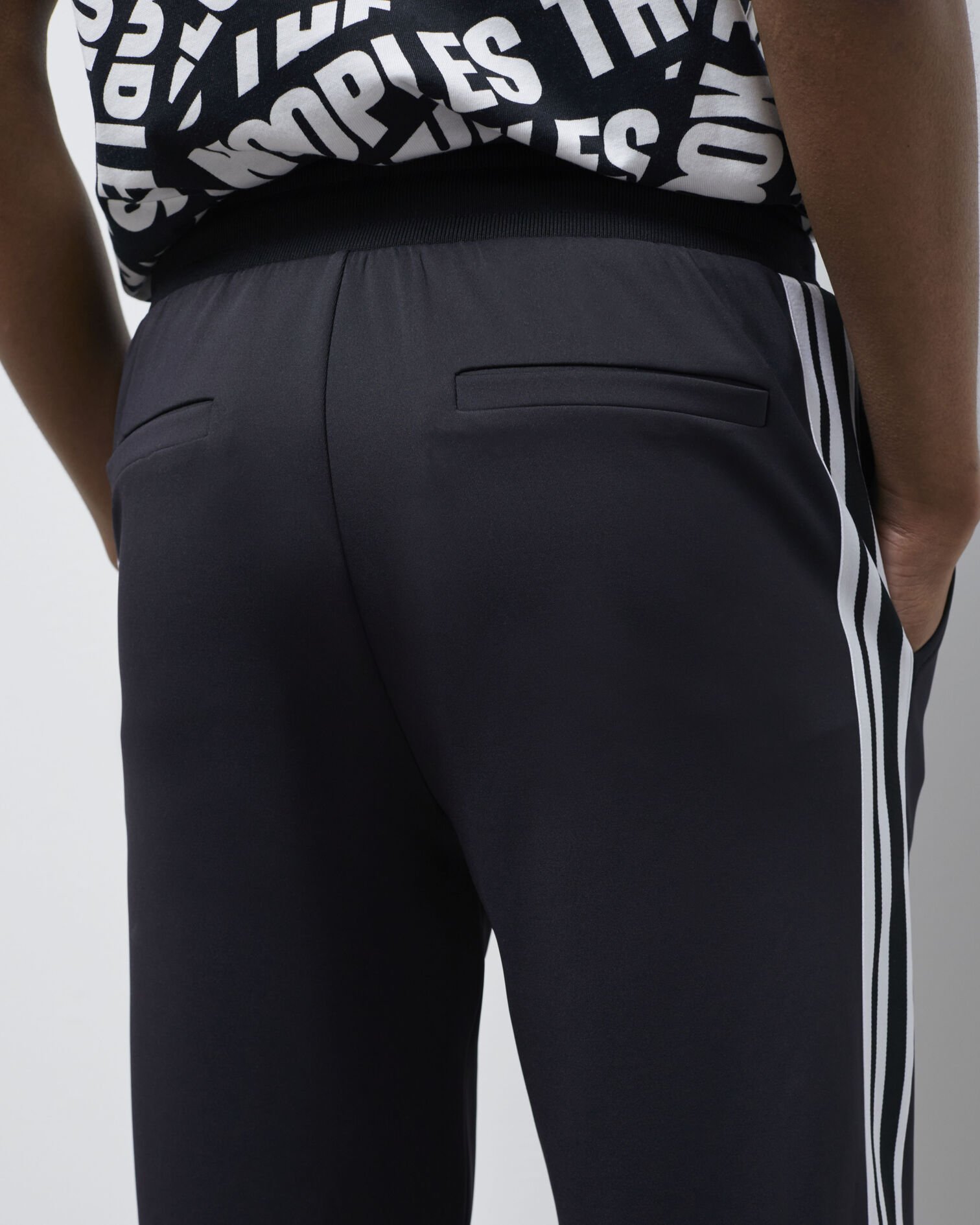 Jogging à logo noir, BLACK, hi-res image number null