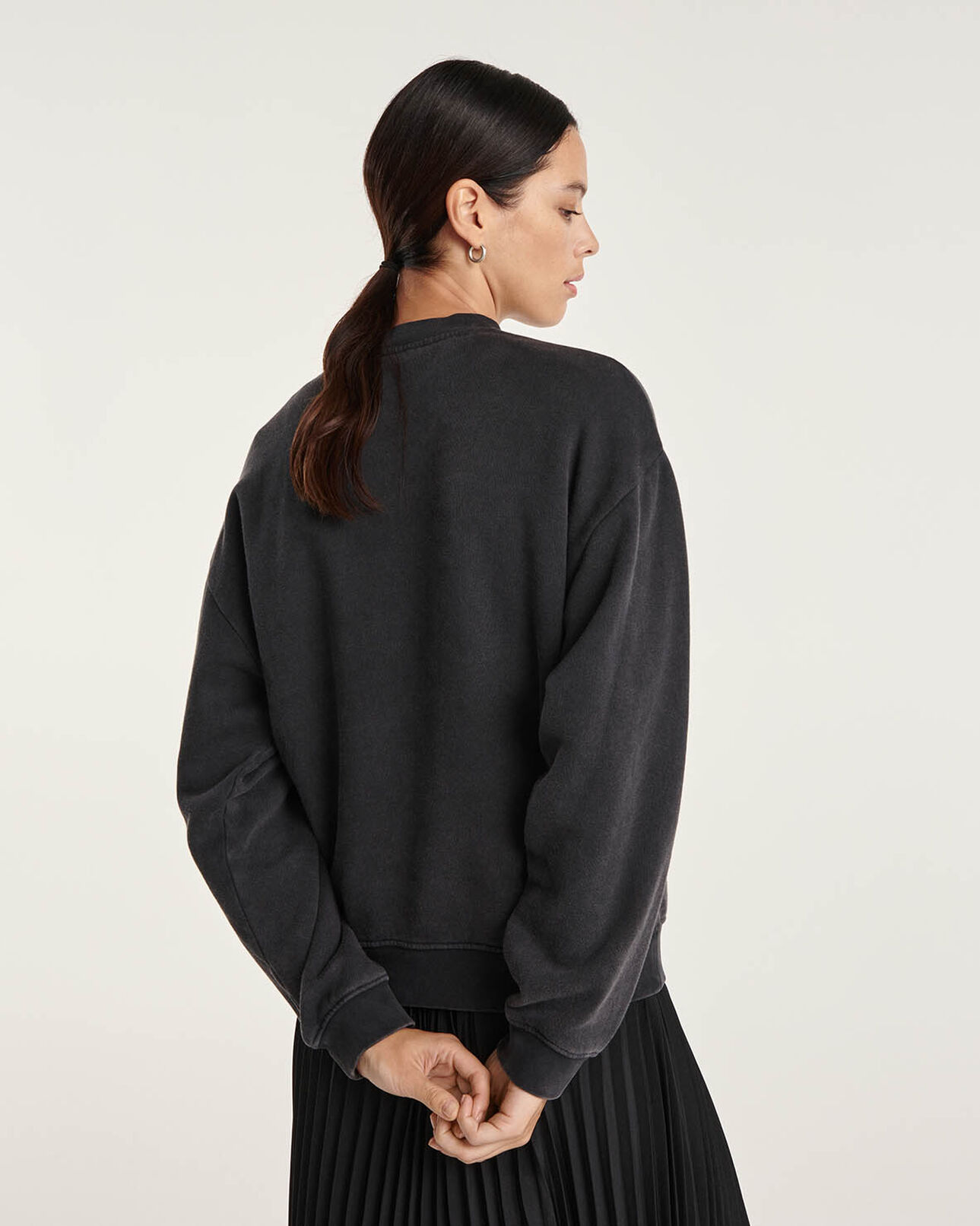 The Kooples FEMME BLACK WASHED sweat noir délavé à imprimé tigre