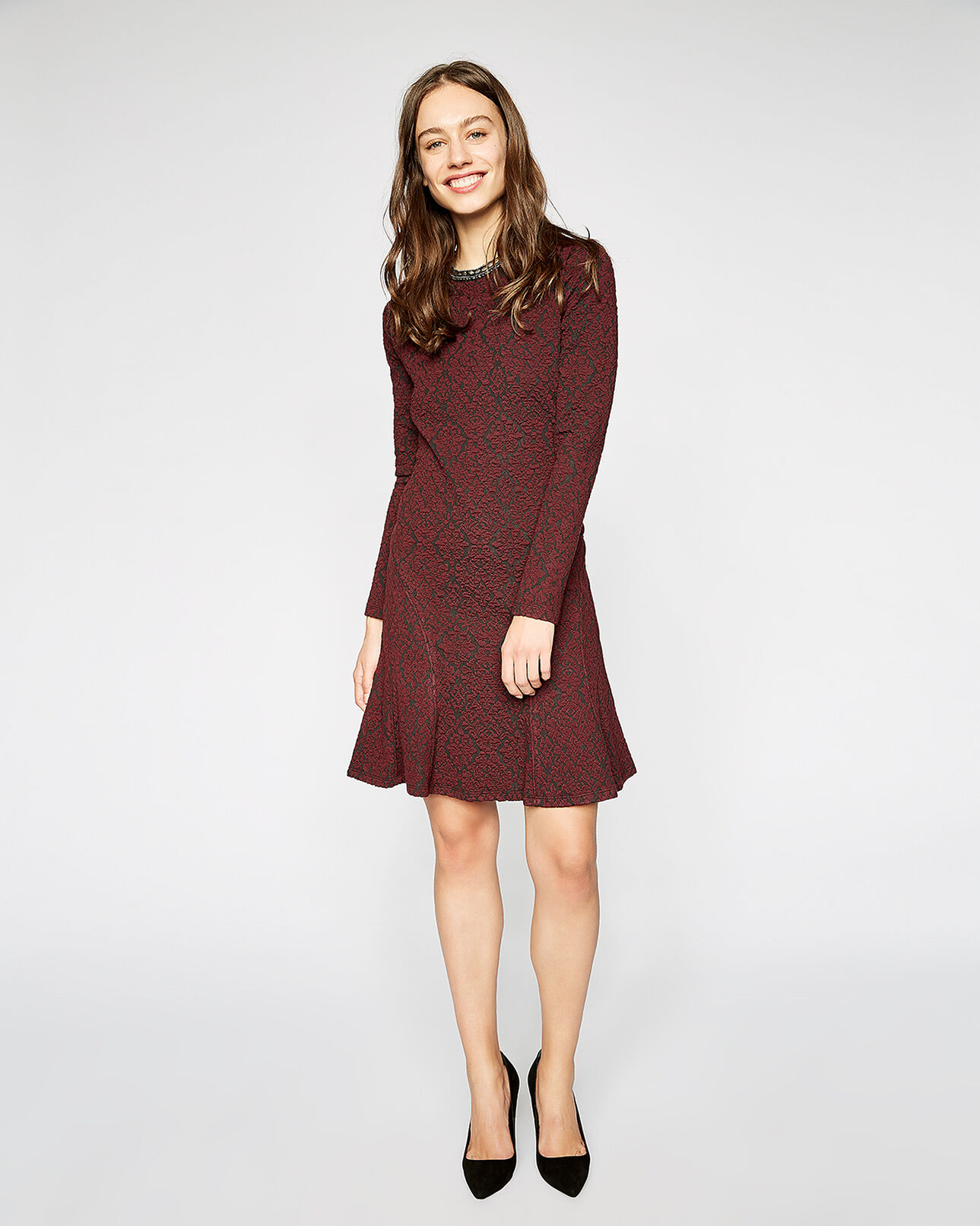 The Kooples MUJER BURGUNDY vestido recto burdeos con cuello joya