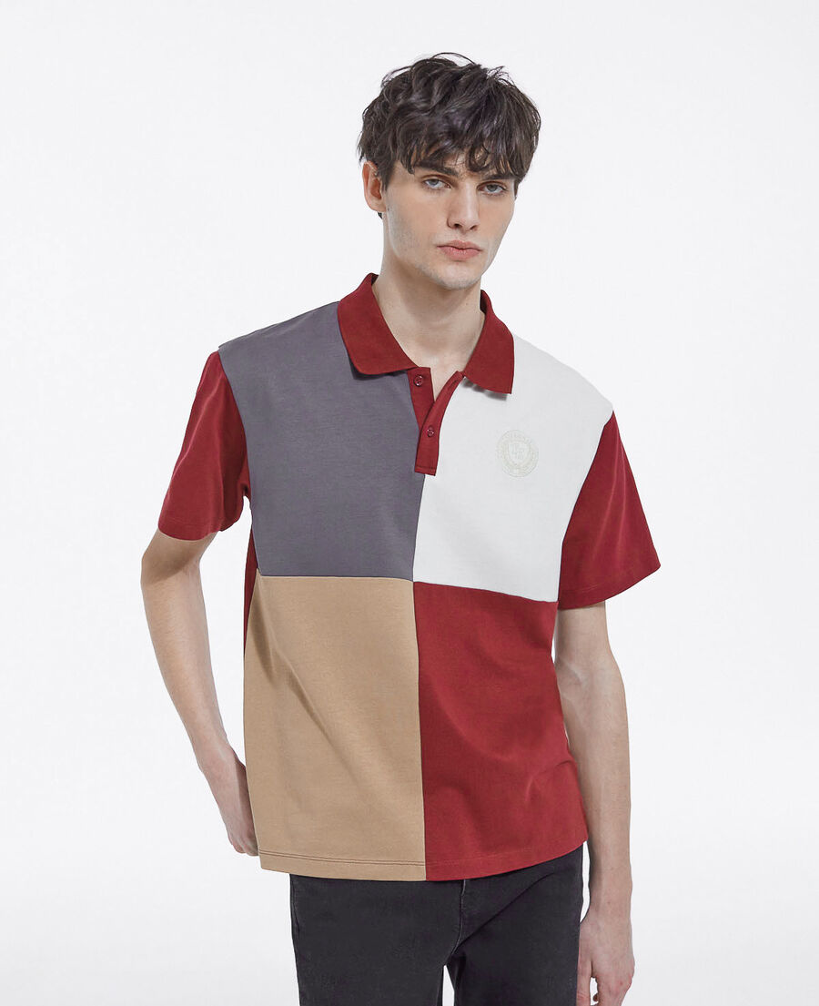 camisa polo burdeos con patchwork multicolor