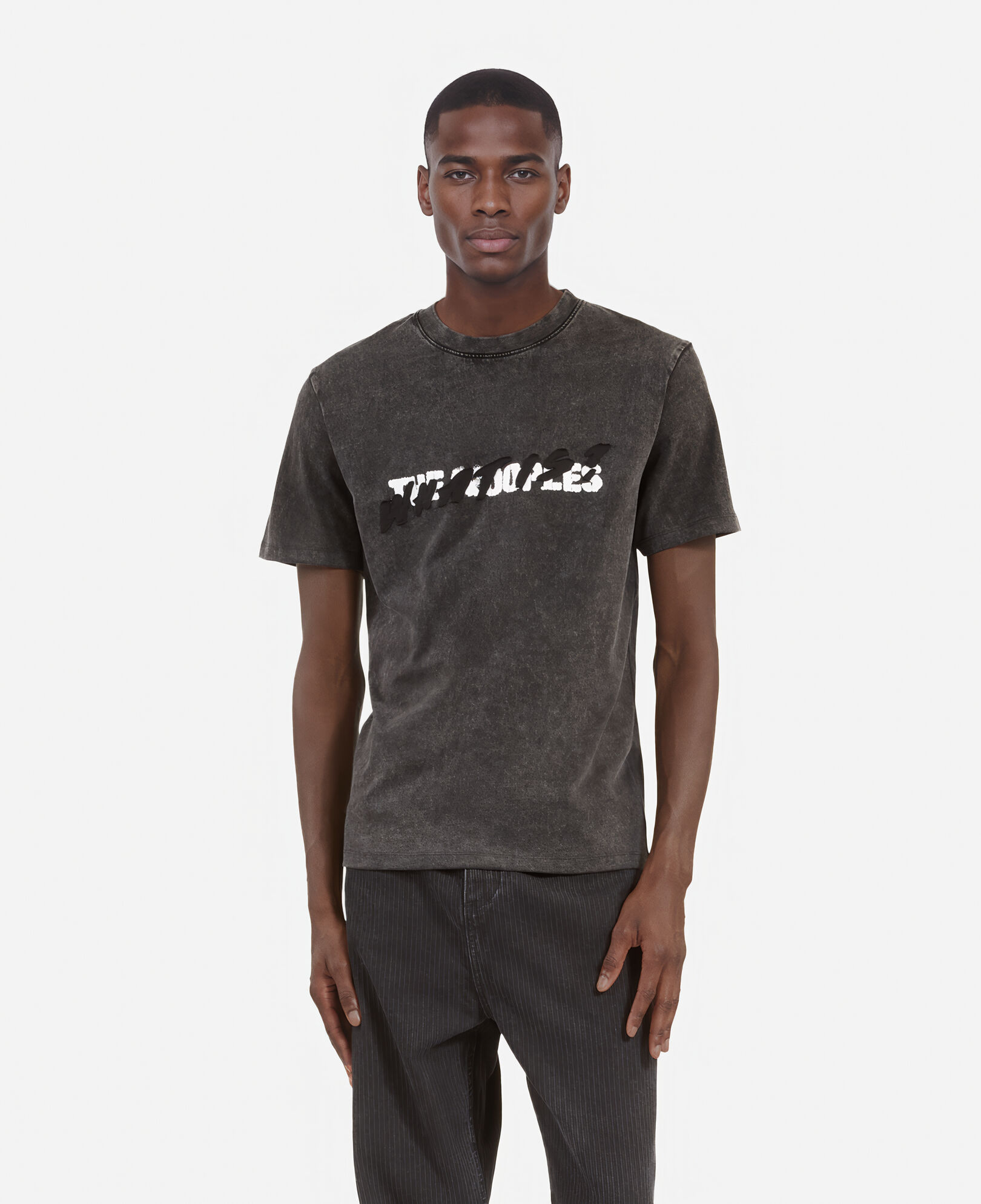 The Kooples HERREN BLACK WASHED schwarzes t-shirt mit „what is“-schriftzug